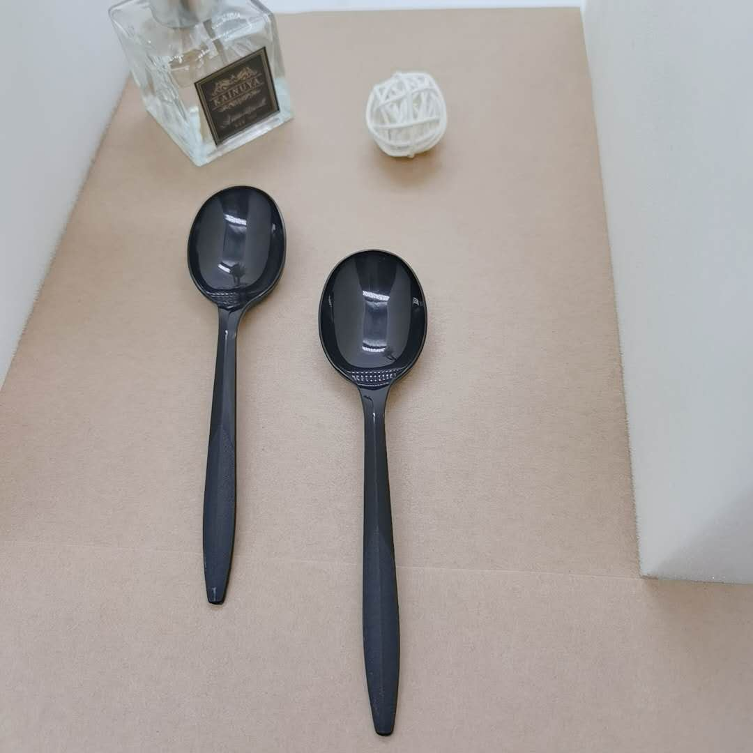 Plastic spoon 008