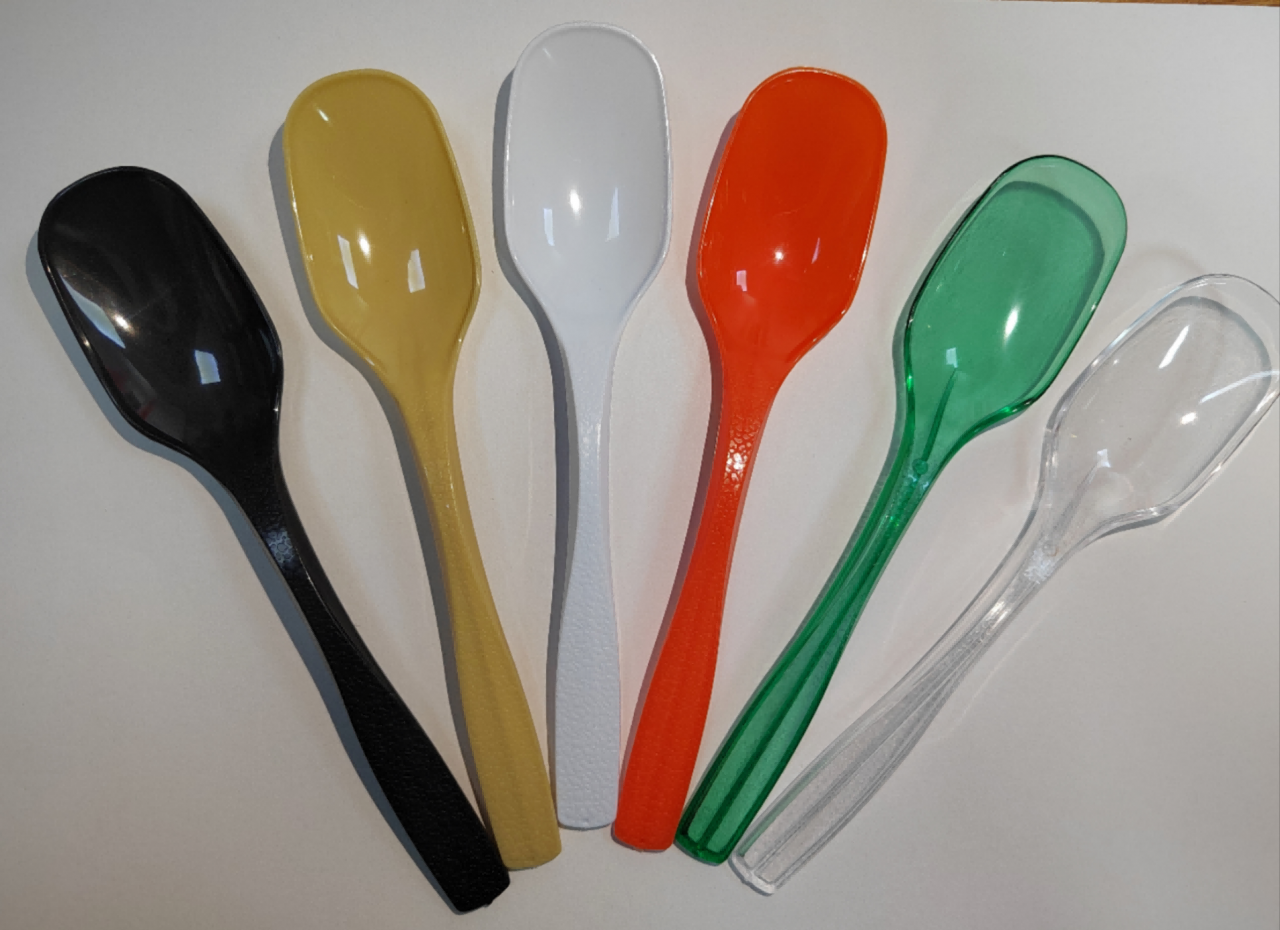 Plastic spoon 010